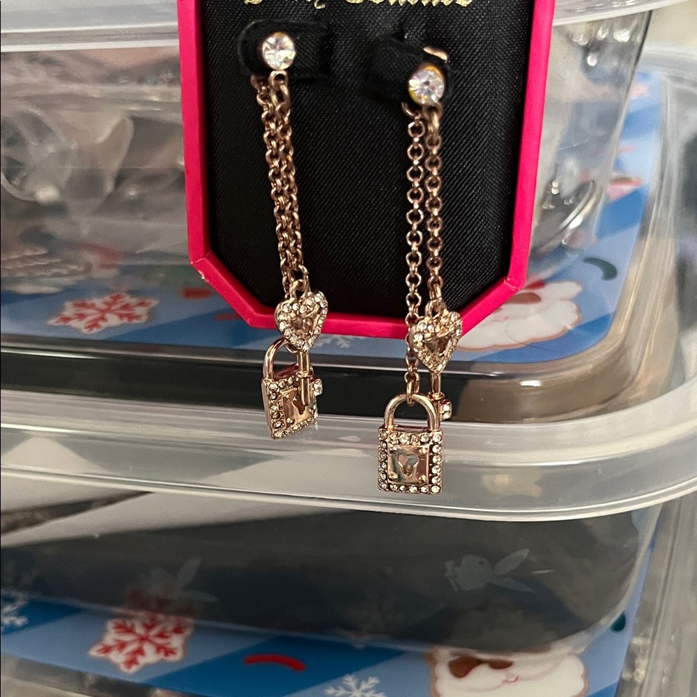 🎀🌸🩷🌼🌻JUICY COUTURE Delicate Rose Gold Heart & Padlock Drop Earrings🌼🎀🌸🩷